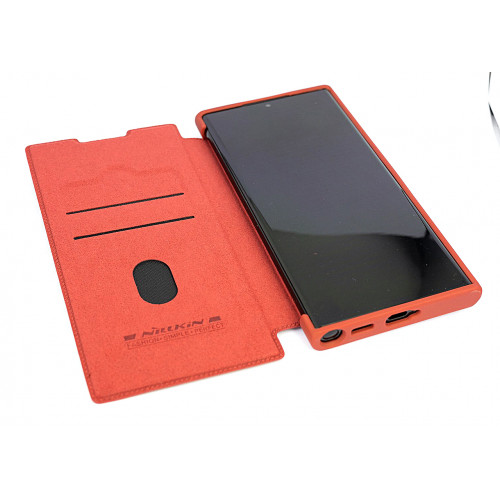 Чехол-книжка Nillkin для Samsung Galaxy S22 Ultra с защитой камеры красного цвета
